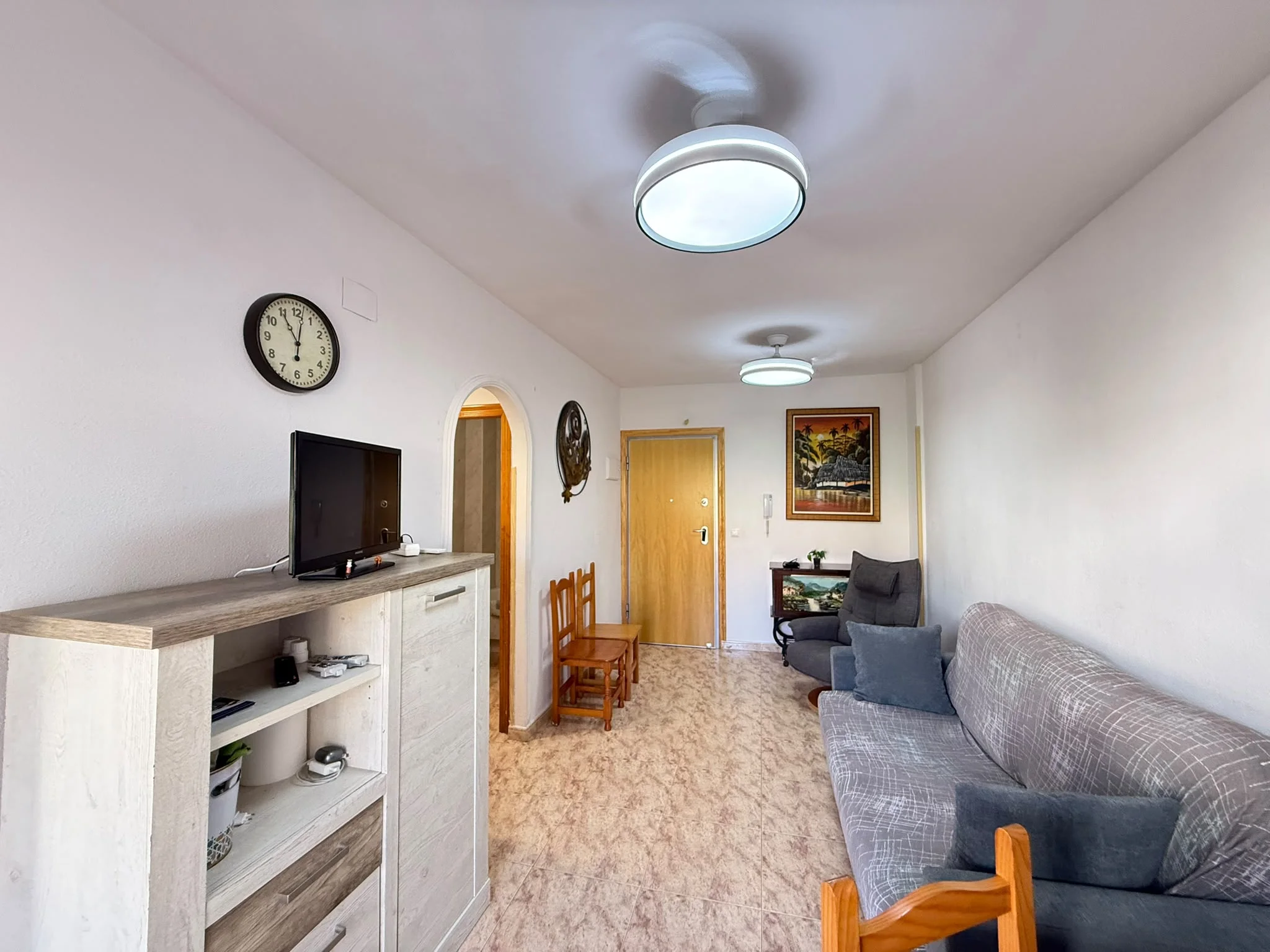¡ACOGEDOR APARTAMENTO EN PLENO CENTRO DE TORREVIEJA, A SOLO 800 METROS DE LA PLAYA!