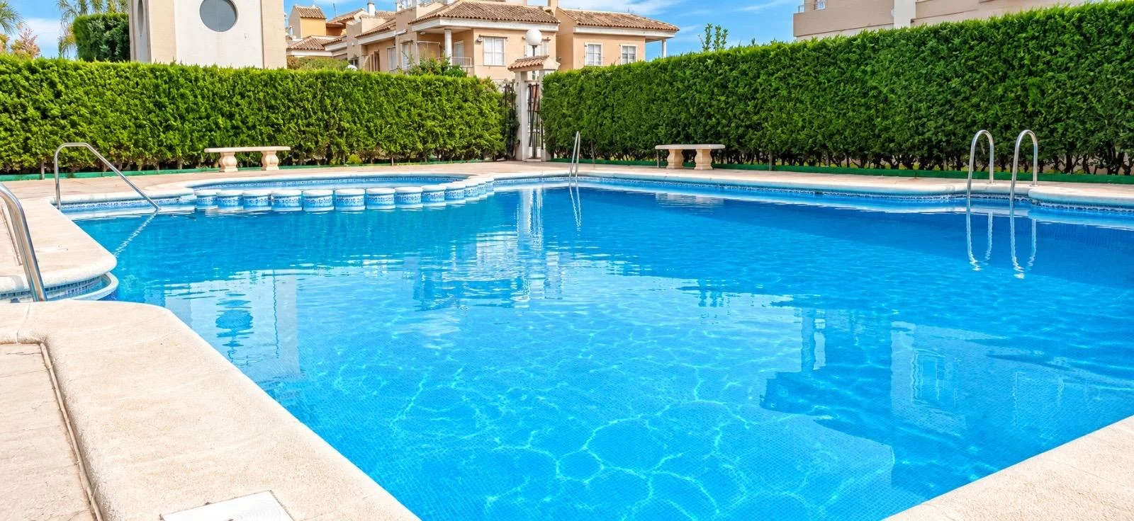 BUNGALOW EN PLANTA BAJA CON JARDÍN PRIVADO Y AMPLIA TERRAZA