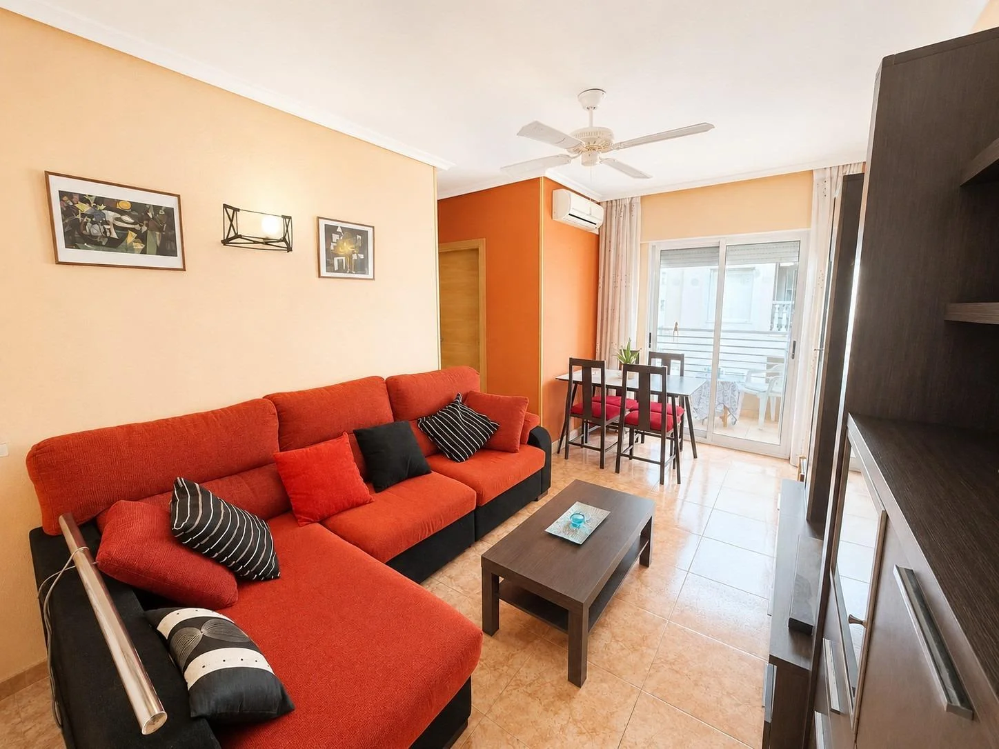 ¡OPORTUNIDAD ÚNICA EN TORREVIEJA – VIVIENDA DE 2 DORMITORIOS CON PISCINA COMUNITARIA!