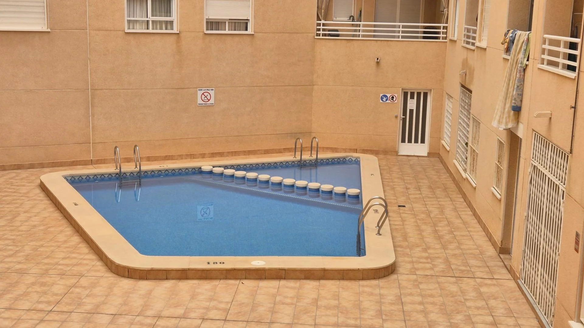 APARTAMENTO DE 2 DORMITORIOS CON ASCENSOR Y PISCINA COMUNITARIA EN TORREVIEJA